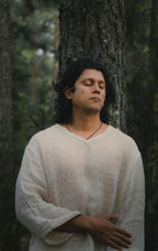 Close portrait showing the V neckline of the Serat linen shirt